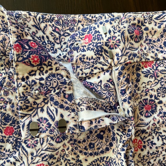 Ann Taylor White Floral & Paisley Print Shorts - Picture 4 of 14